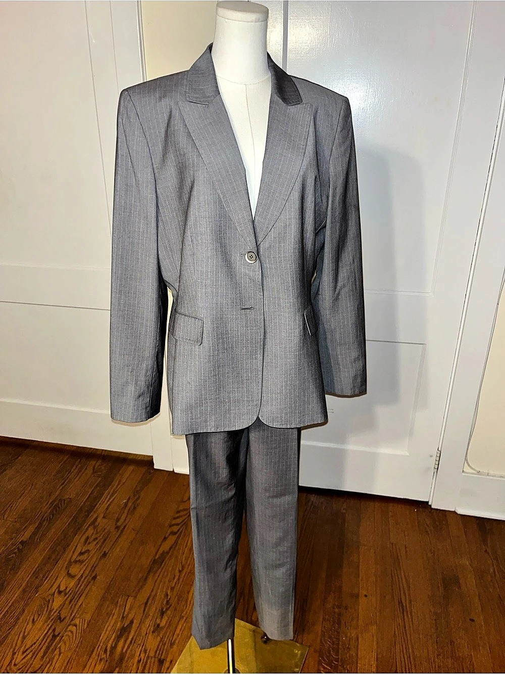 Hugo Boss Gray Checkered Suit Size 16 Like New